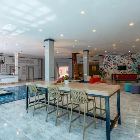 Hotel Marinez